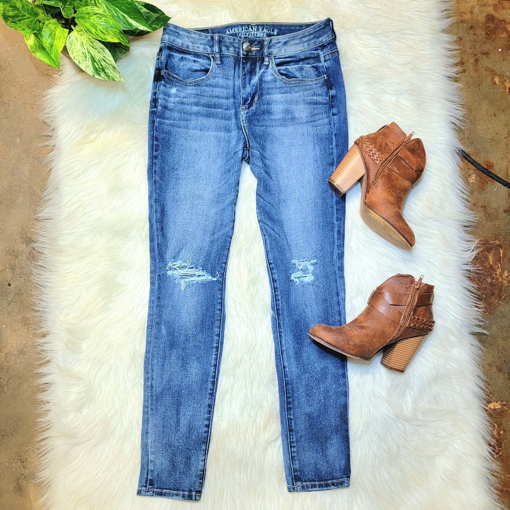 🎉 LAST CHANCE! 🎉 American Eagle Distressed High Rise Jeggings, Size 4 Short